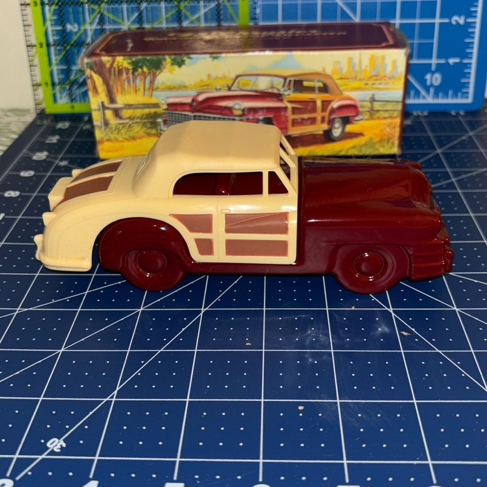 AVON 48CHRYSLER TOWN AND COUNTRY DECANTER COLLECTABLE